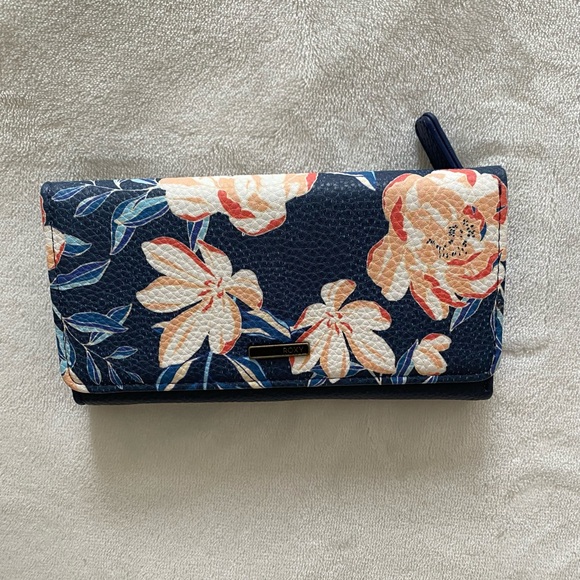 NWOT Roxy Hazy Daze Trifold Wallet - Picture 8 of 10